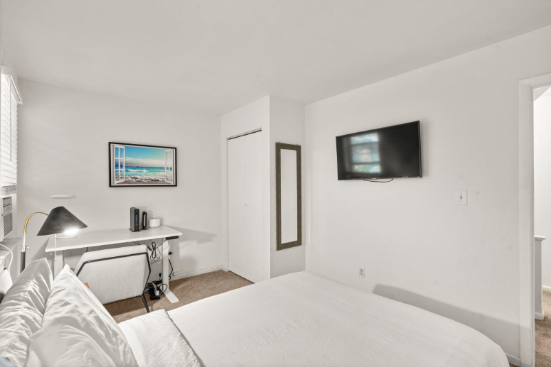 628 S Paca St - Photo 3 of 20