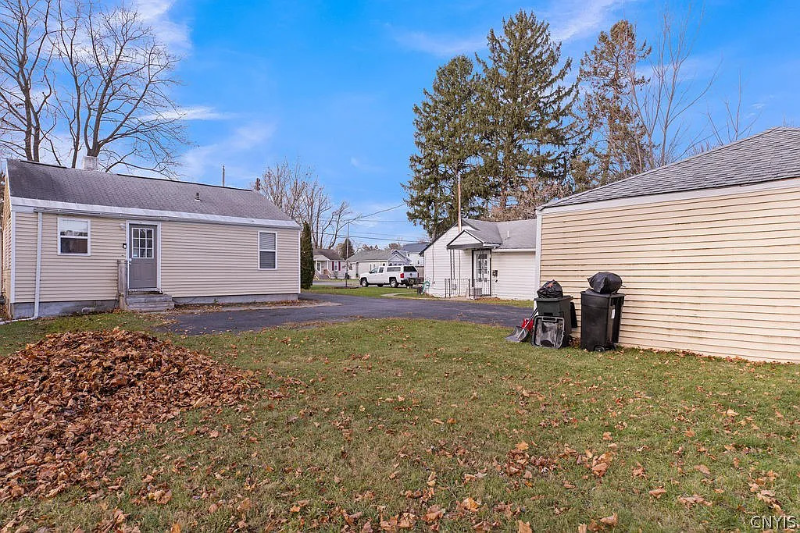 204 Breman Ave - Photo 4 of 27