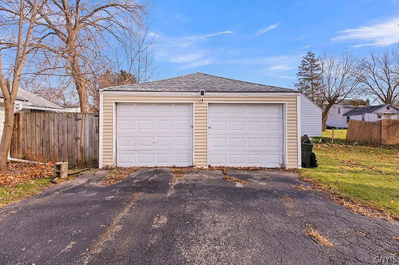 204 Breman Ave - Photo 5 of 27