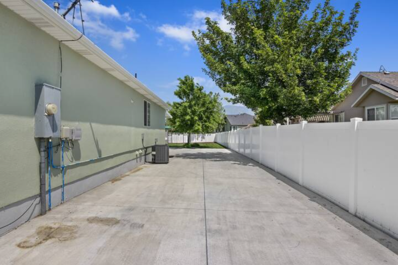 2884 Ne - Photo 4 of 50