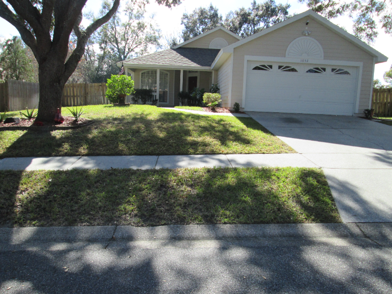 1052 Royal Oaks Dr - Photo 2 of 17