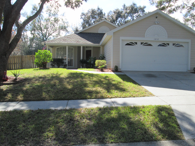 1052 Royal Oaks Dr - Photo 3 of 17