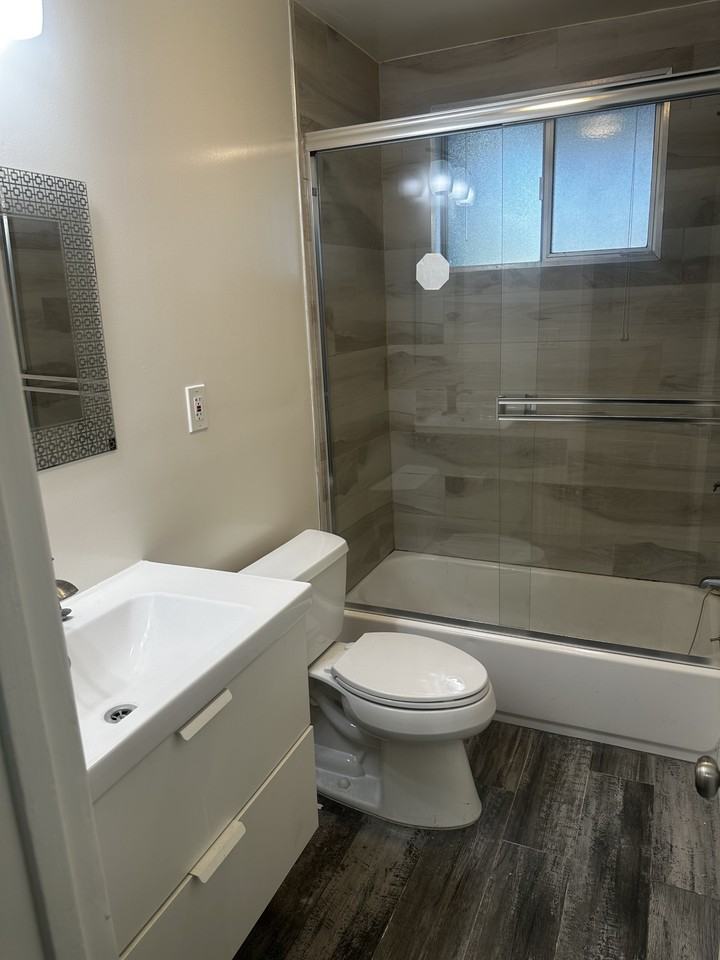 928 N Alfred St #101 - Photo 3 of 6