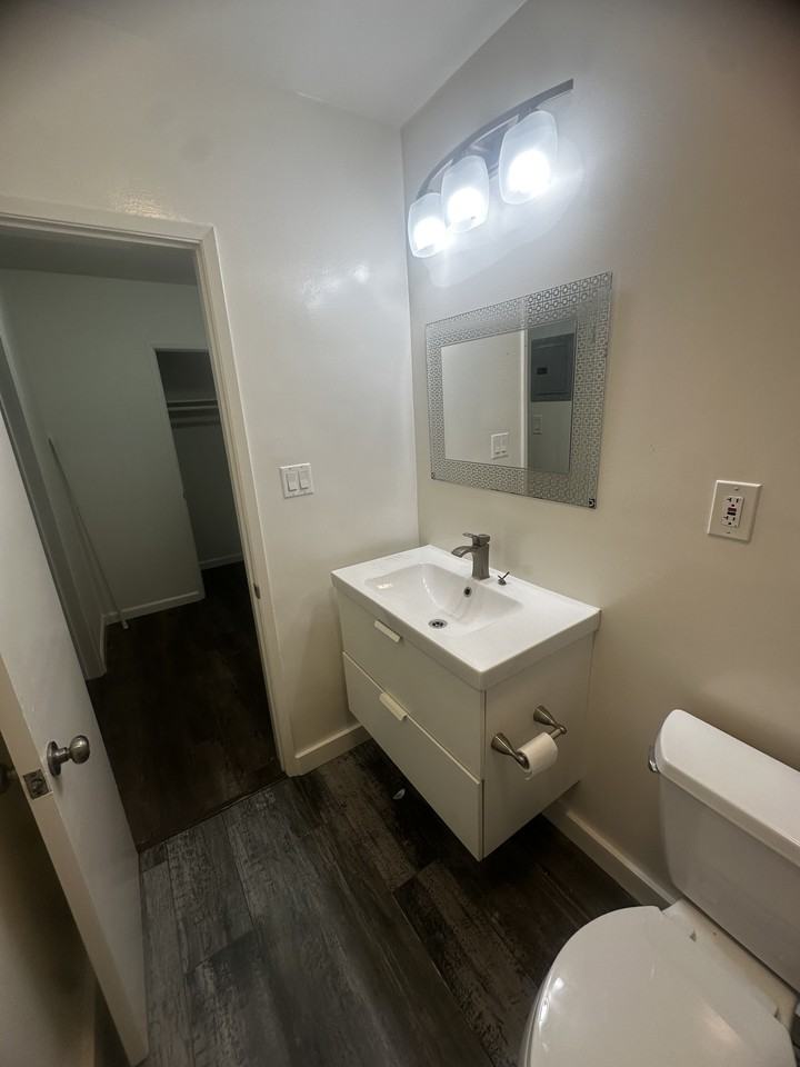 928 N Alfred St #101 - Photo 4 of 6