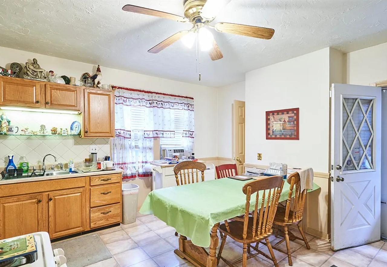 1986 E 124th Pl #NA - Photo 3 of 5