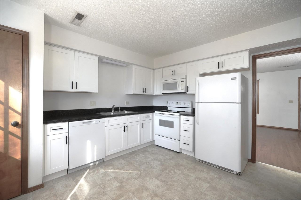 1207 N Main St #B - Photo 3 of 20