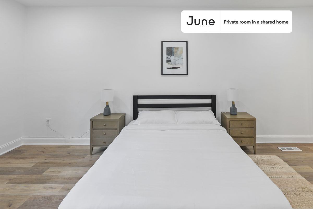 529 42nd St Ne #A - Photo 2 of 27