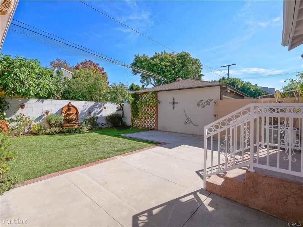 3776 Rosewood Ave - Photo 3 of 11