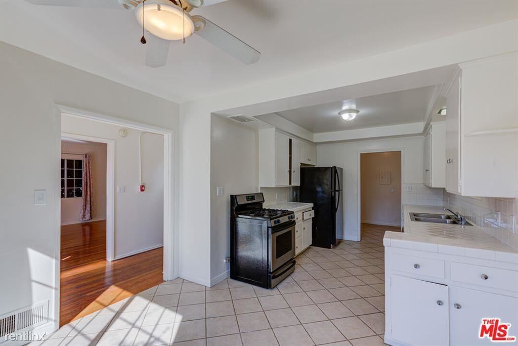 9039 Cattaraugus Ave - Photo 2 of 11