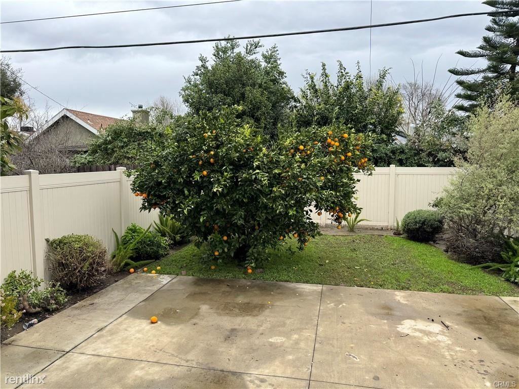 5722 Cedros Ave - Photo 2 of 10