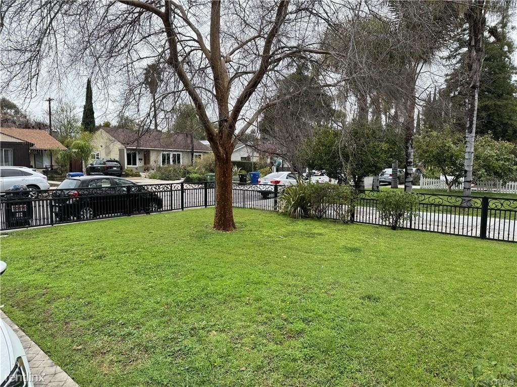 5722 Cedros Ave - Photo 3 of 10