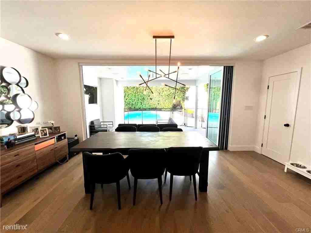 4321 Greenbush Ave - Photo 3 of 10