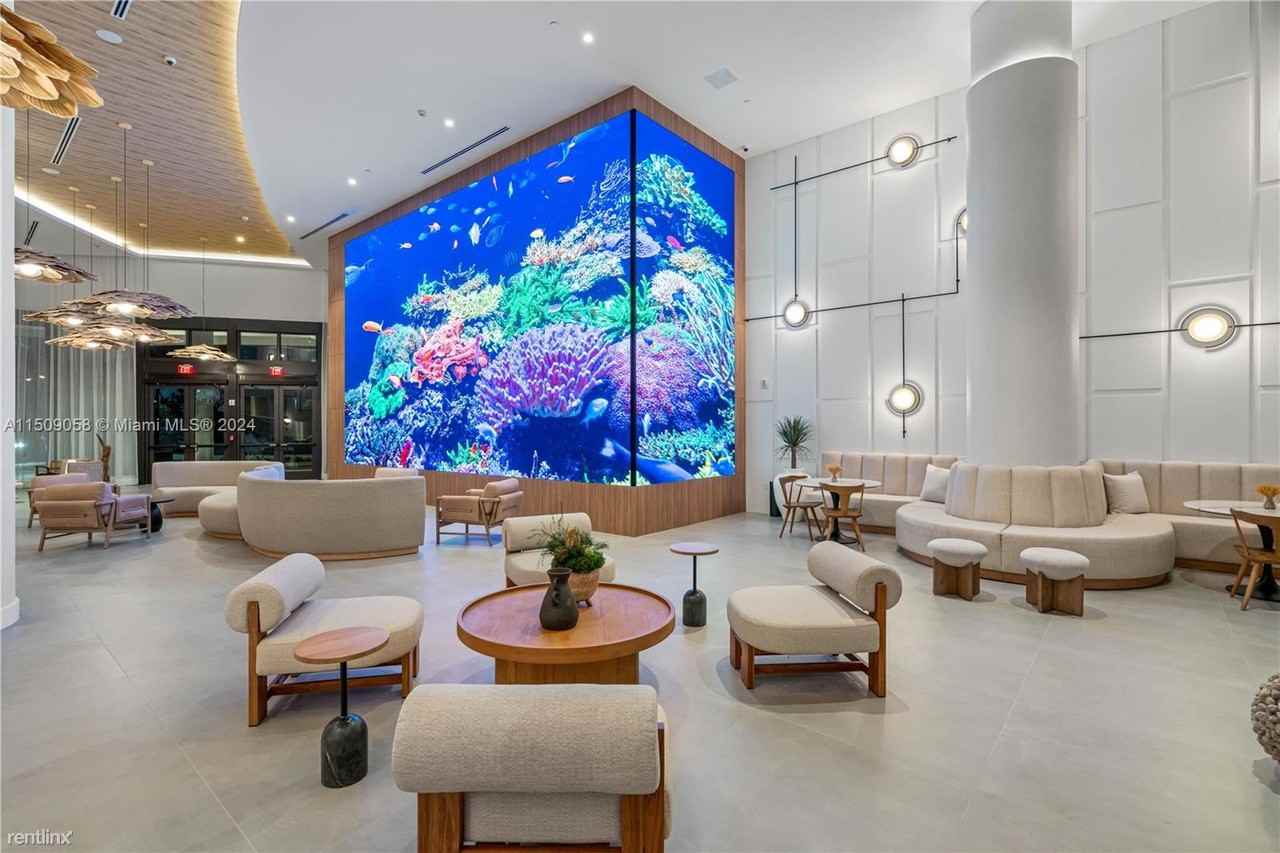 16395 Biscayne Blvd - Photo 2 of 17