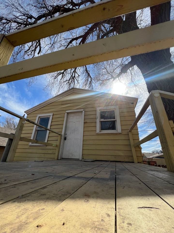 RE 2321 15th Street - Photo 6 of 10