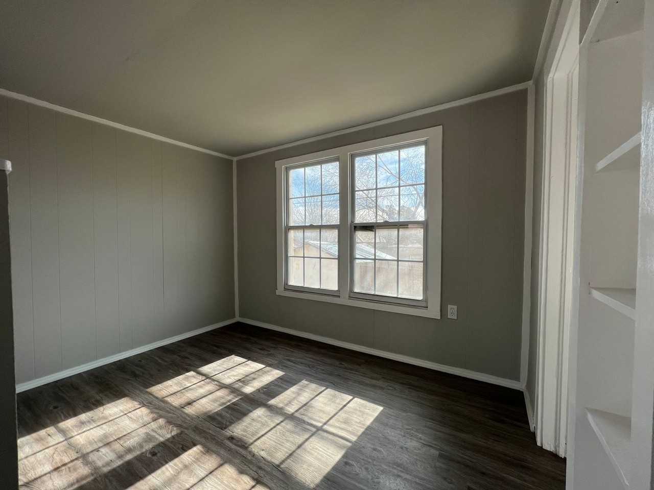 RE 2321 15th Street - Photo 7 of 10