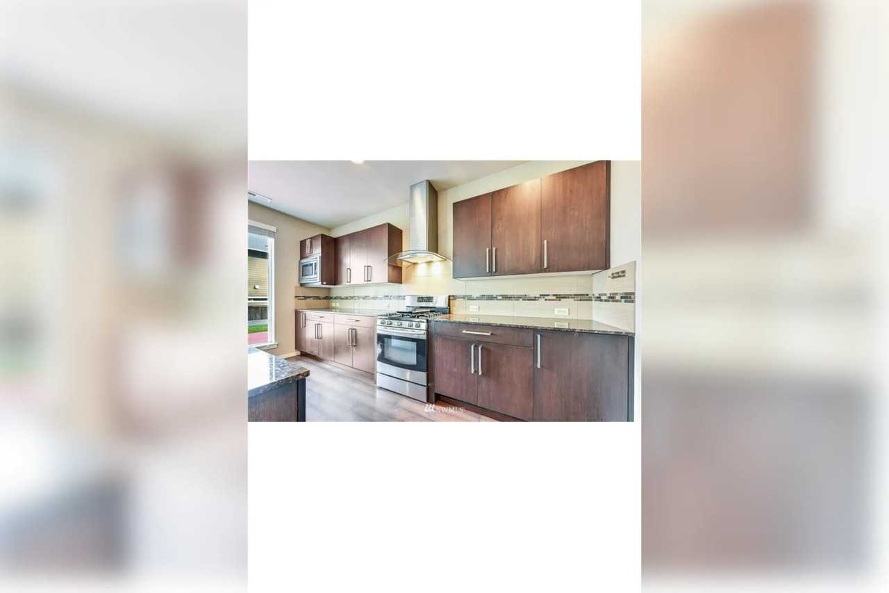 11506 Se 304th St - Photo 3 of 12