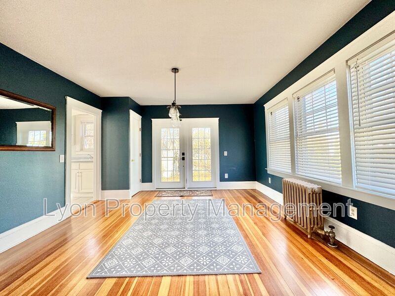 183 Ferncrest Ave - Photo 3 of 14