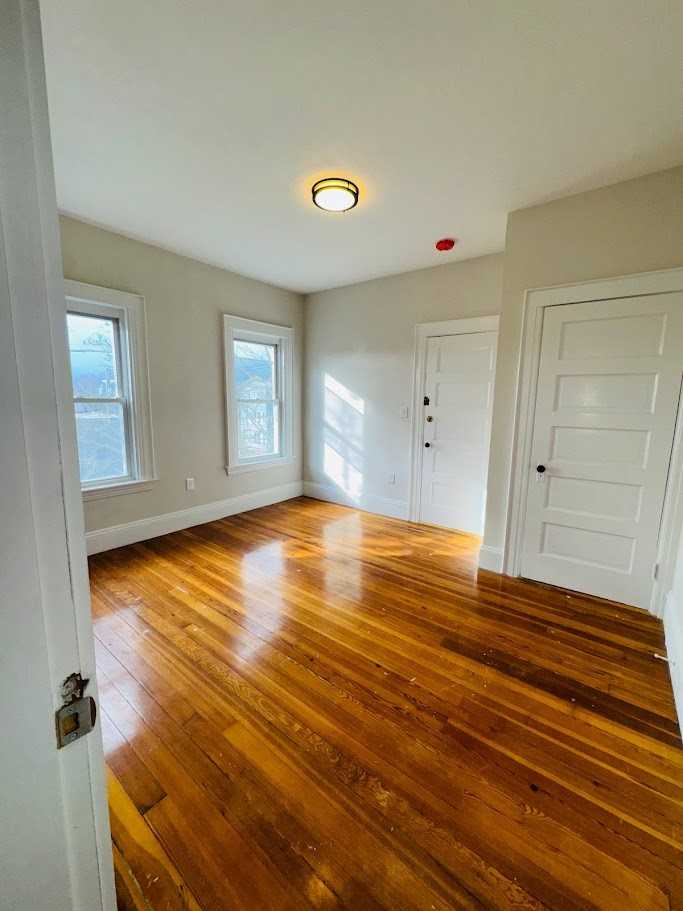 Crescent St 3, Brockton, MA 02302 3 Bedroom Apartment for Rent