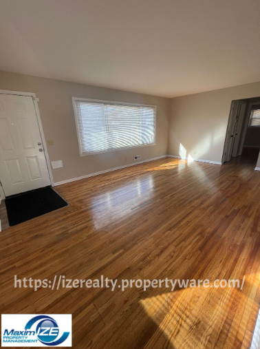 5542 Irving Ave N - Photo 3 of 13