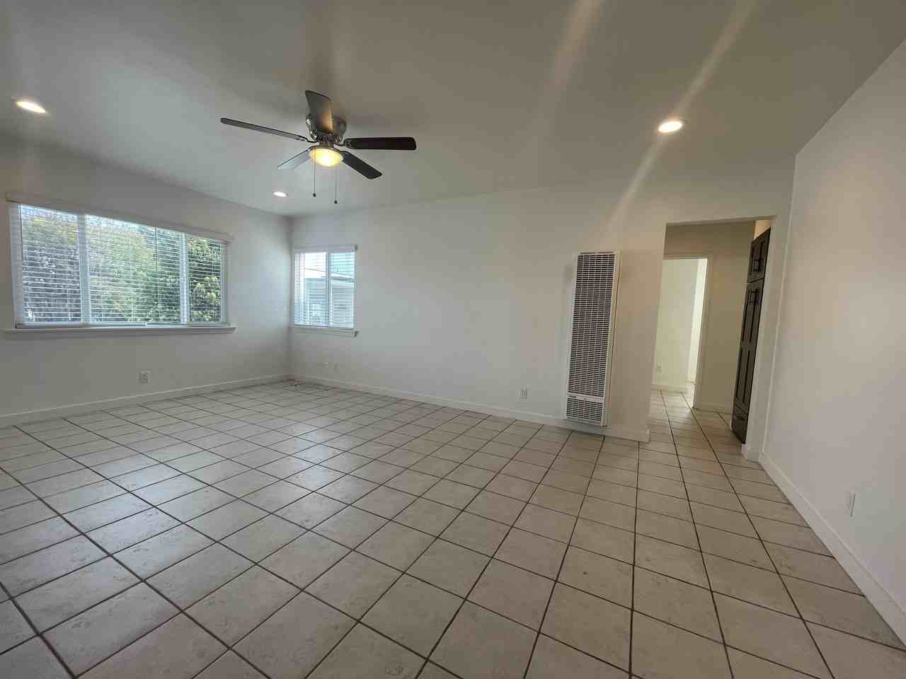 945 Thomas Ave #945