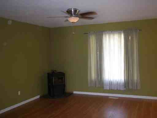 408 S Alder Ave - Photo 3 of 10