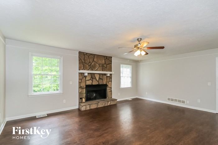 321 Bethel Dr - Photo 3 of 15