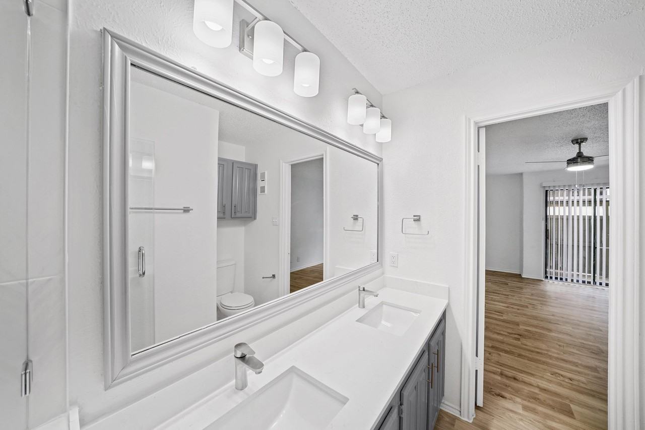 Casa Villas Apartments 6130 Oakland Hills Dr, Fort Worth, TX 76112