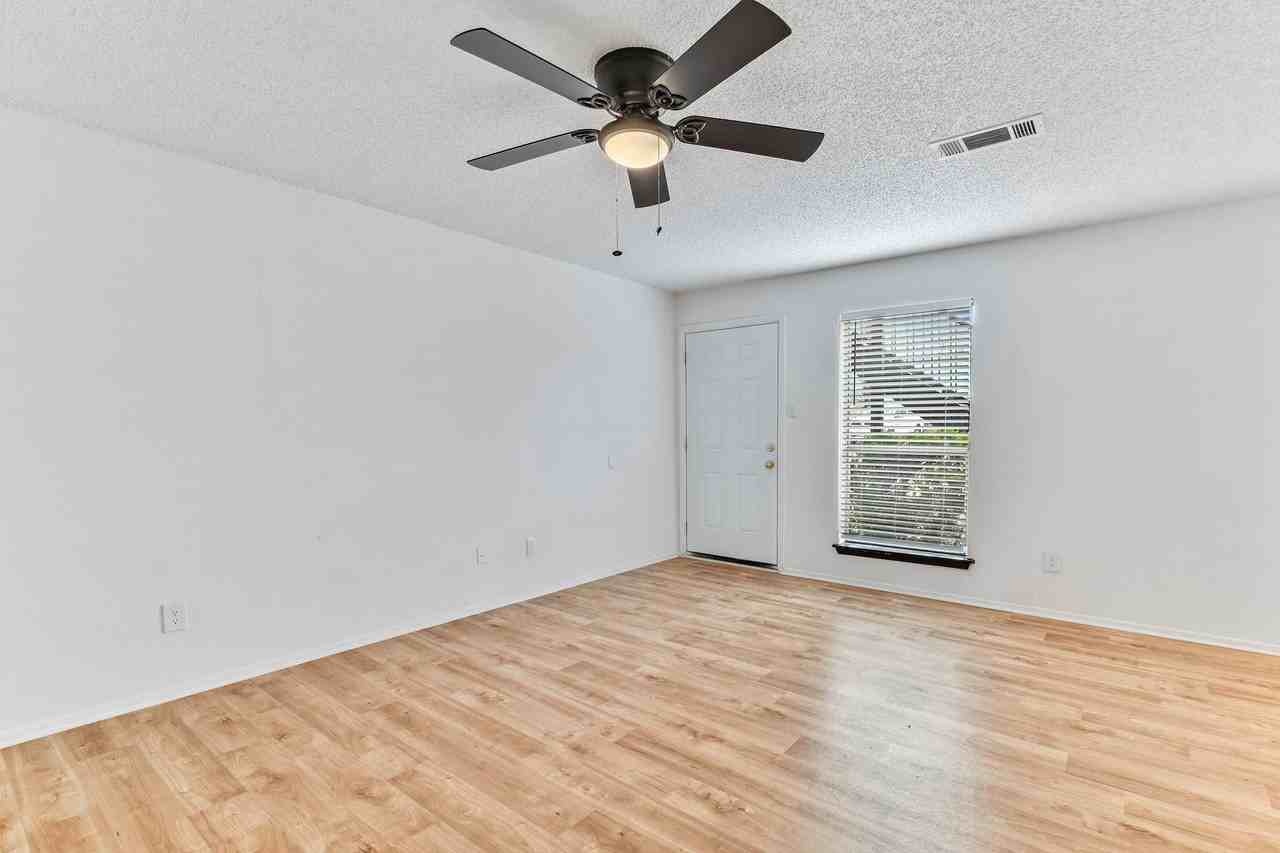 Casa Hills at Collins Park Apartments 818 Tharp St, Arlington, TX