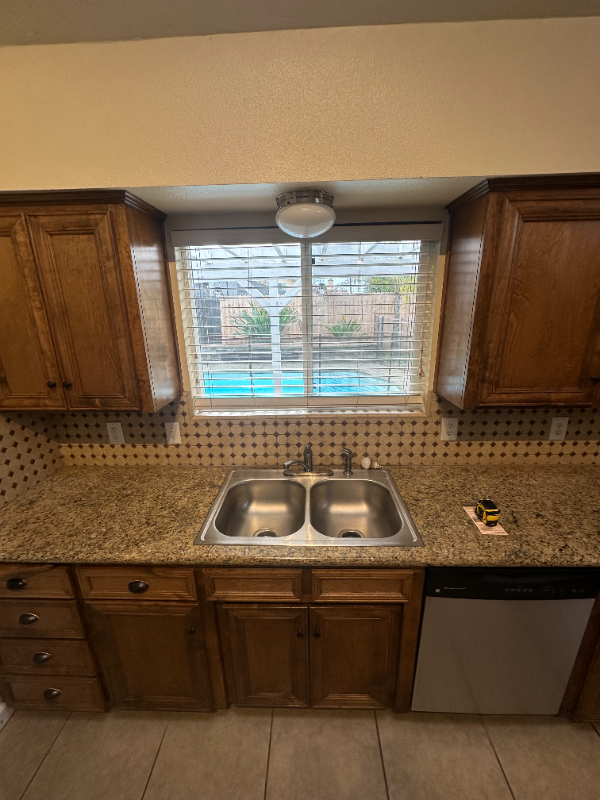 1 A 3/2 W/Pool Near Fowler/Ashlan - Photo 4 of 15