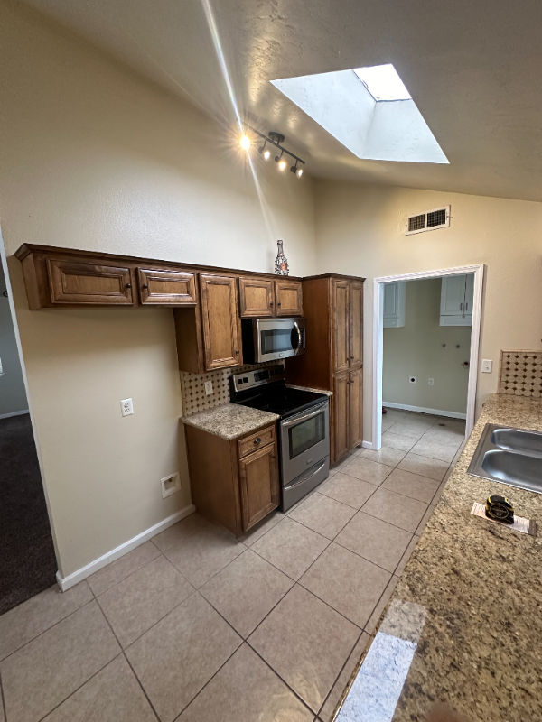 1 A 3/2 W/Pool Near Fowler/Ashlan - Photo 5 of 15