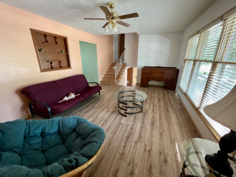 7411 S 89th St - Photo 2 of 20