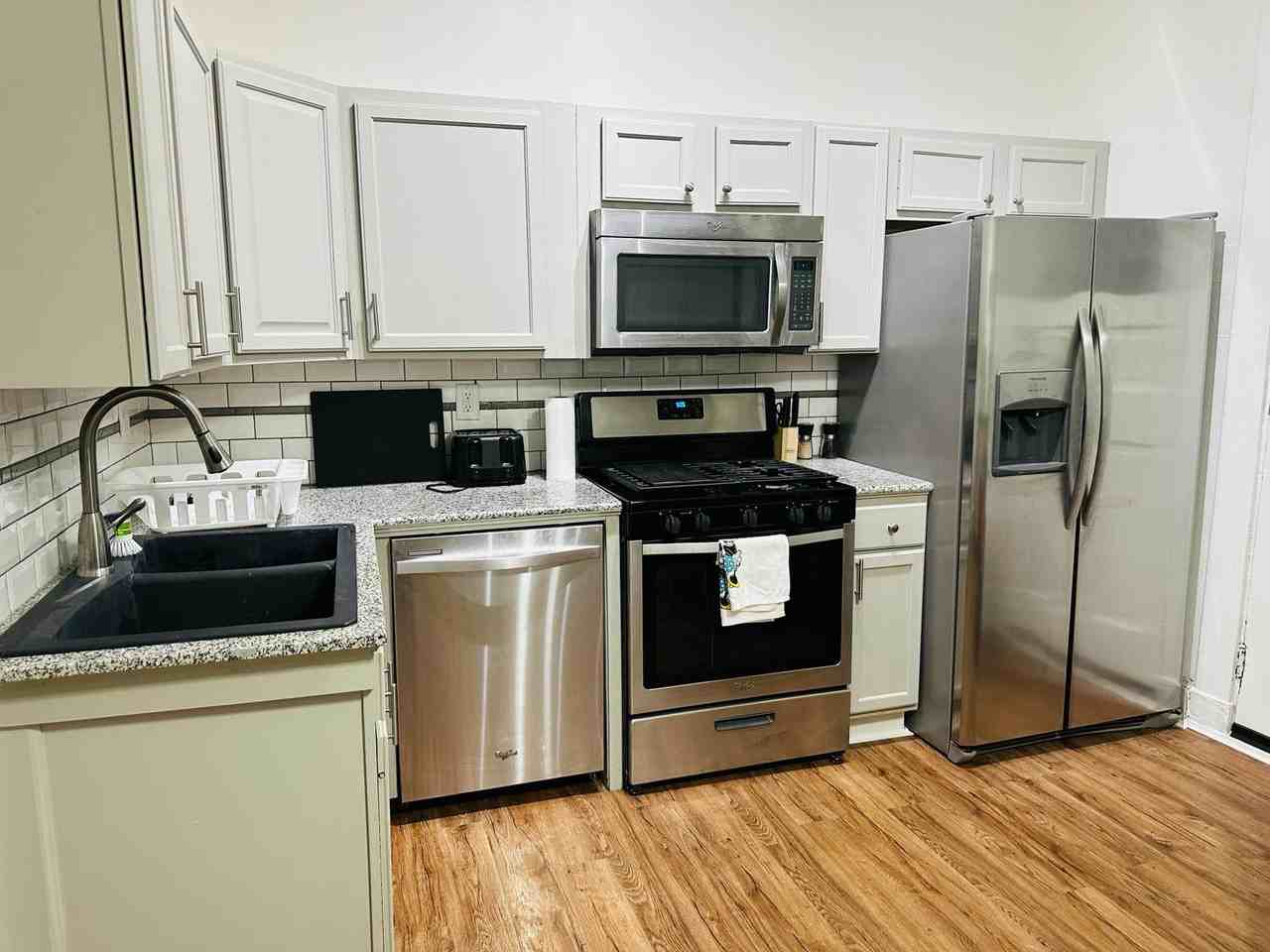 3207 Hackberry Street - Photo 3 of 15