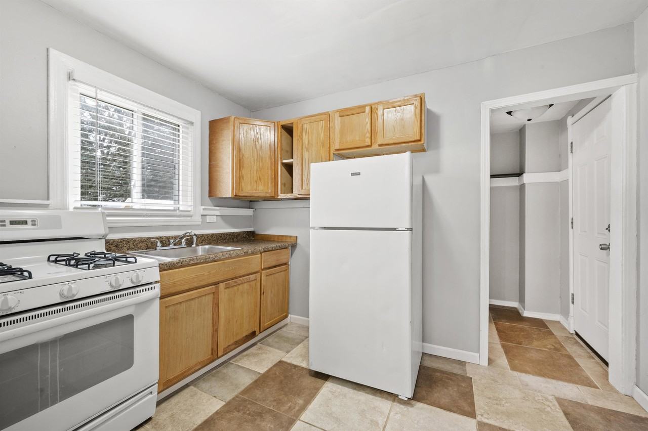 3564 Wasmund Ave Lowr - Photo 2 of 10