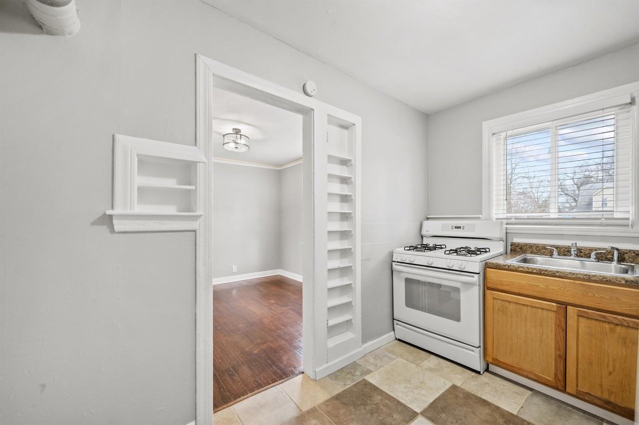 3564 Wasmund Ave Lowr - Photo 3 of 10