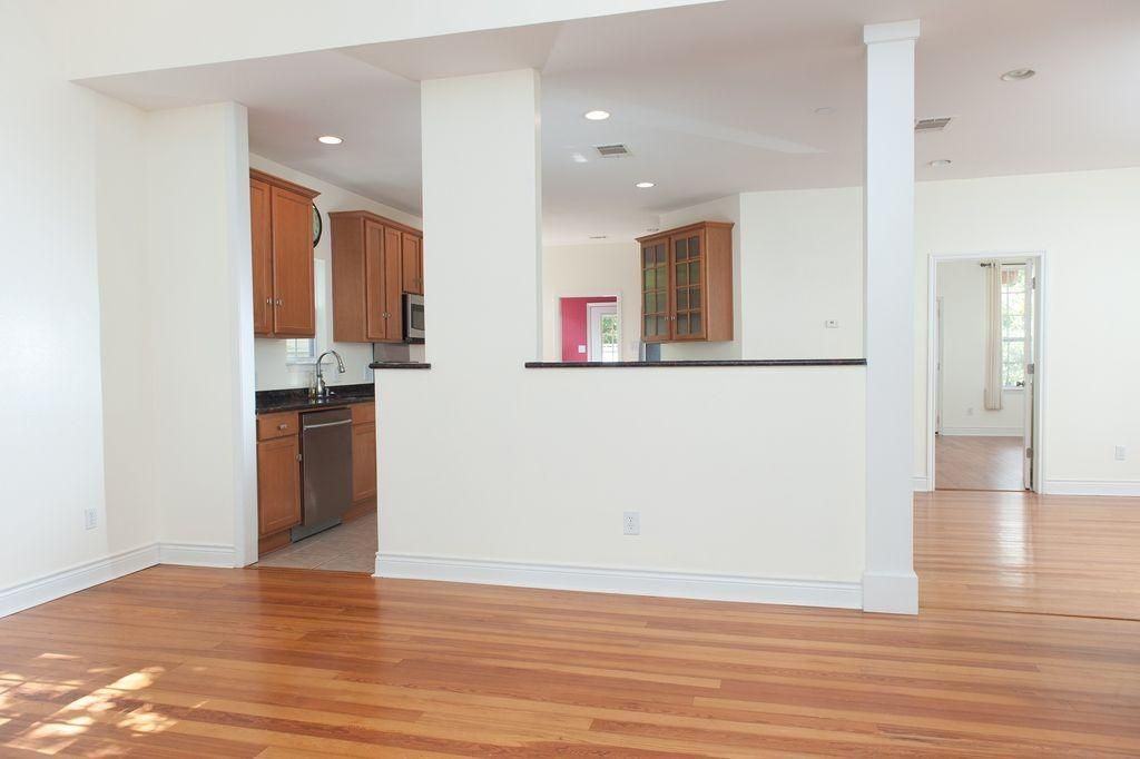 707 W 35th St #NA - Photo 5 of 25
