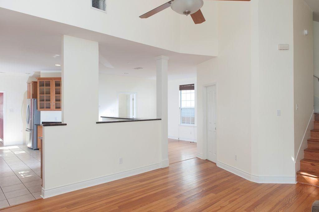 707 W 35th St #NA - Photo 6 of 25