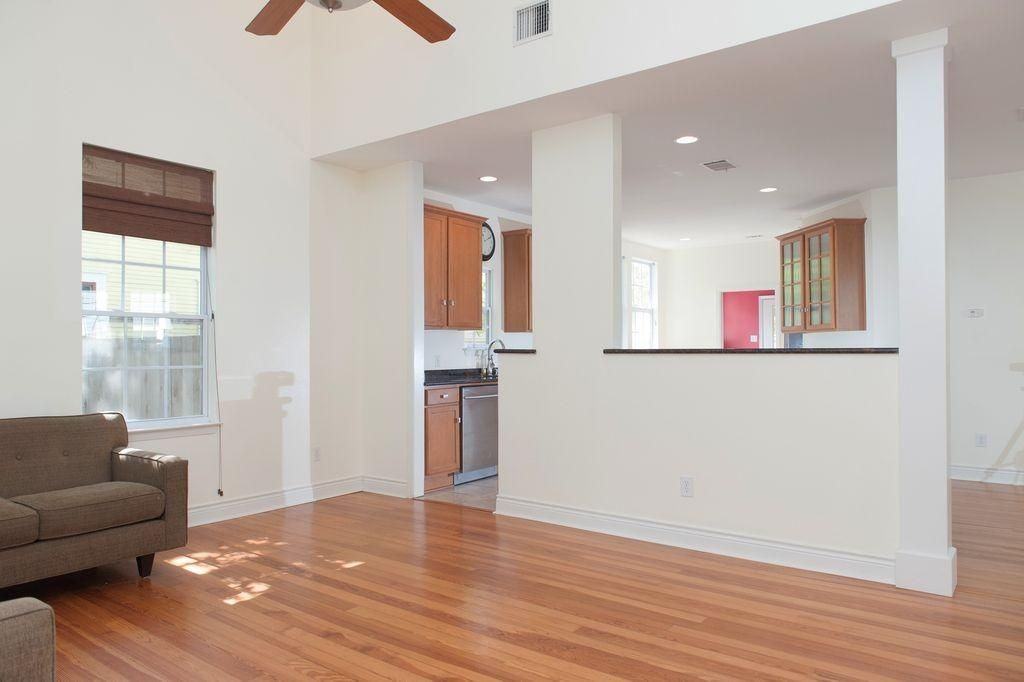 707 W 35th St #NA - Photo 7 of 25