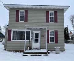 featured image of 134 N Madison St #2