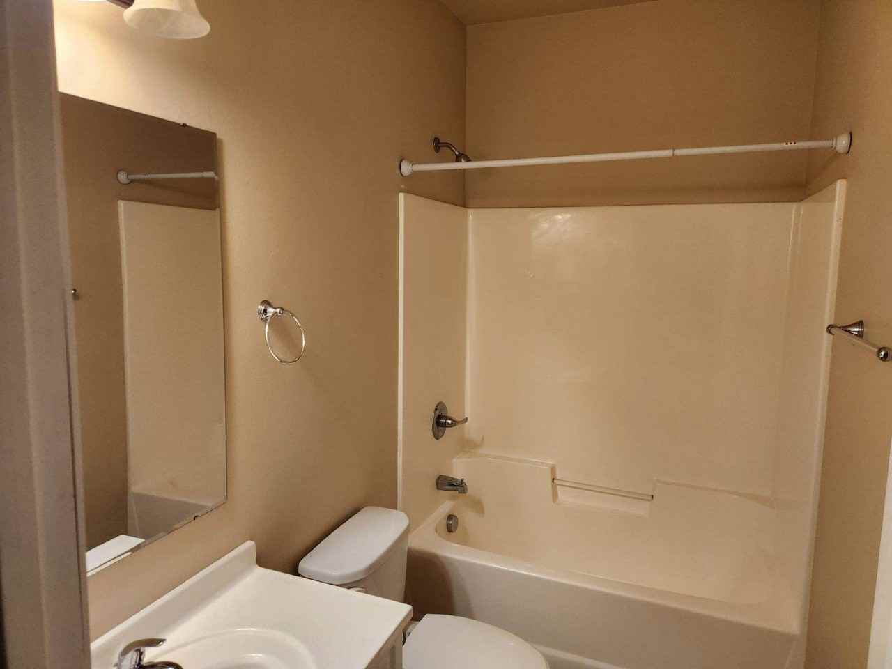 822 1/2 Washington Ave #4 - Photo 3 of 4