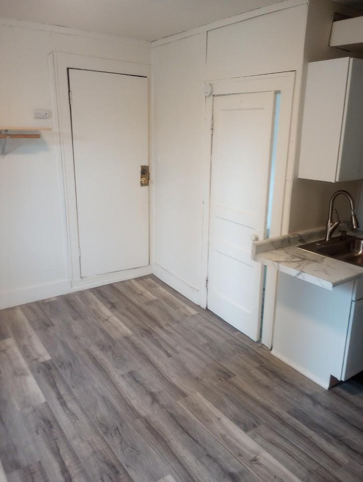 521 9th St #521 - Photo 2 of 8