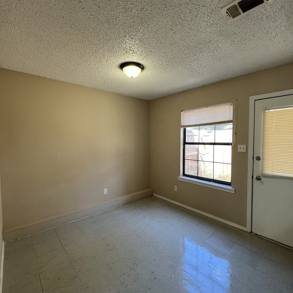 101 Ida St #3 - Photo 4 of 10