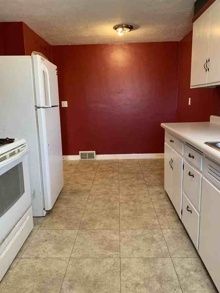 111 1/2 W 37th St #2 - Photo 2 of 7