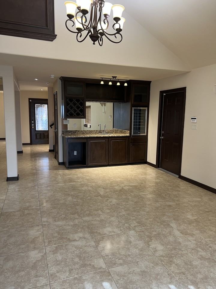 325 Primrose Avenue - Photo 3 of 15