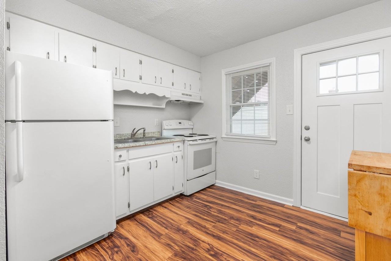 Emerald Court / Diamond Square - Photo 2 of 33