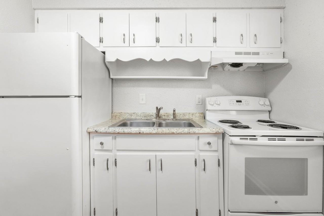 Emerald Court / Diamond Square - Photo 4 of 33