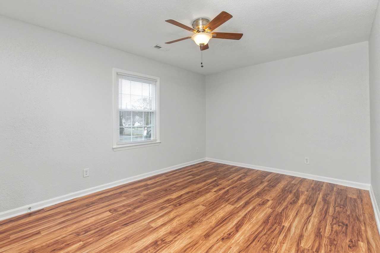 Emerald Court / Diamond Square - Photo 7 of 33