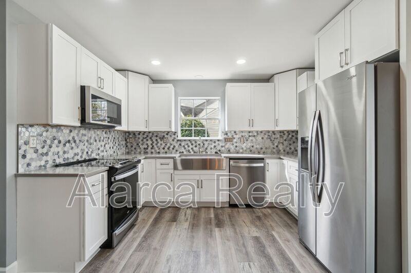 9101 Exbury Ct - Photo 2 of 19