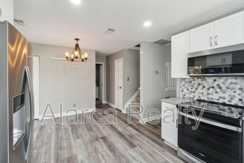 9101 Exbury Ct - Photo 4 of 19