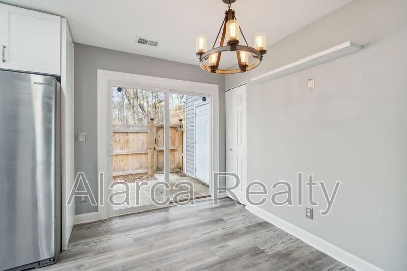 9101 Exbury Ct - Photo 7 of 19
