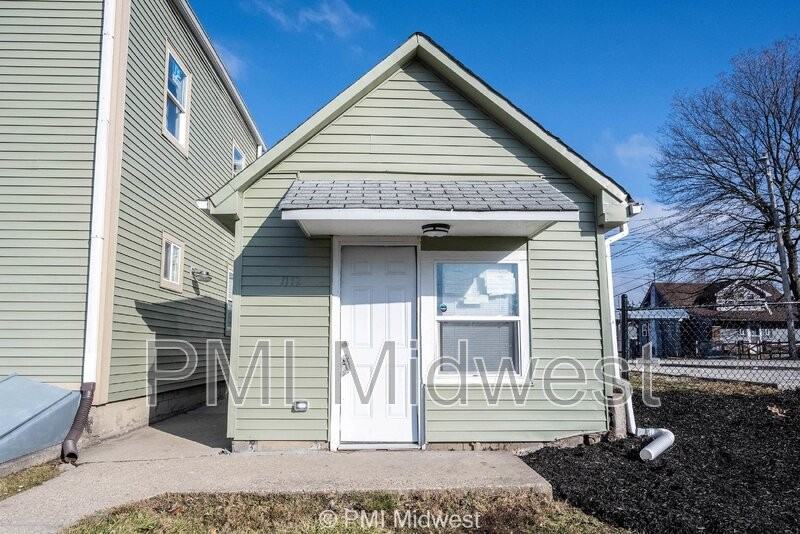 1112 Hoefgen St - Photo 2 of 17